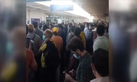 Tahran metrosundaki elektrik kesintisi protestolara yol açtı