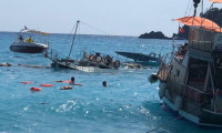 Kaş açıklarında içinde 45 kişinin olduğu tekne battı