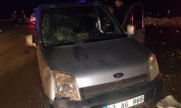 Kaza yerinde ölçüm yapan polise ticari araç çarptı