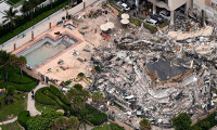 Miami'de çöken binanın tamamı ekipler tarafından yıkıldı
