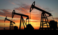 IEA 2022 küresel petrol talebi tahminini düşürdü