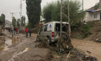 Sarıkamış'ta sel yüzünden pek çok ev ve araç hasar gördü