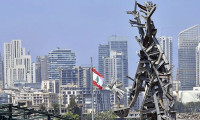 Beyrut Limanı'ndaki patlamanın metal kalıntılarından anıt inşa edildi