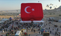 Nevşehir'de ay yıldızlı yerli üretim sıcak hava balonu tanıtıldı
