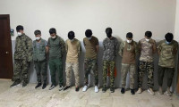 Asker kıyafetiyle dolaşan 9 Afgan yakalandı