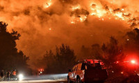 Yangınlar nedeniyle Atina-Selanik karayolu trafiğe kapatıldı