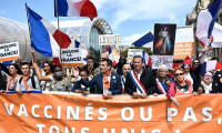 Fransa'da aşı karşıtları yeniden sokağa indi
