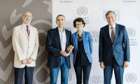 Prof. Şahin ve Dr. Türeci’ye ‘Tıp Onur Ödülü’