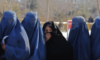 Afganistan'da kadın çalışanlara uyarı!