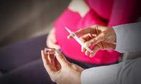 Kovid-19 aşısı olan hamile kadınların bebekleri yüksek antikor seviyeleriyle doğuyor