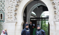 Fransa'da denetlenen camilerin üçte biri kapatıldı
