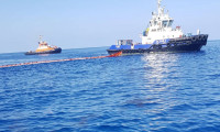 Akdeniz'deki petrol sızıntısına çift gemiyle tarama