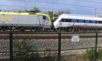 Tuzla'da iki tren kafa kafaya geldi; facianın eşiğinden dönüldü