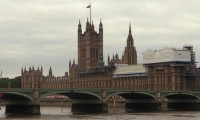 İngiliz parlamentosu, tartışmalı vergi artışını onayladı