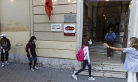 İtalya'da okullar vaka artışına rağmen yeniden açıldı