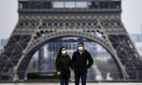 Paris'te maske kullanmak yeniden zorunlu hale geldi
