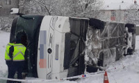 Yolcu otobüsü devrildi: Çok sayıda yaralı var