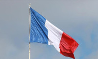 Fransızlar siyasi olarak 'sağa' kayıyor