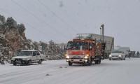 Kar Antalya'yı da vurdu! Araçlar yolda kaldı...
