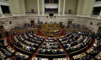 Yunan Parlamentosunda Türk maskesi tartışması