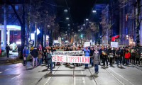 Almanya'da on binler Kovid-19 kısıtlamalarını protesto etti