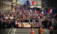 Direniş protestoları başladı: Macron istifa, AB'den çıkalım!
