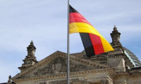 Alman hükümeti büyüme tahminini düşürdü