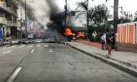 Ekvador'da küçük uçak sokağa düştü: 2 kişi öldü