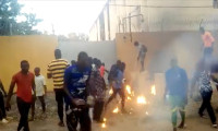 Burkina Faso’da göstericiler Fransız Büyükelçiliğine saldırdı