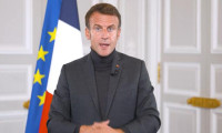 Fransa'da kalın giyinme trendine Macron da katıldı