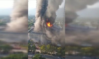 İslamabad'da alışveriş merkezinde yangın çıktı