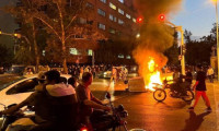 İran'da protestolar tekrar başladı