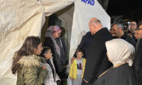 Bakan Soylu'dan AFAD çadırlarında kalan vatandaşlara ziyaret