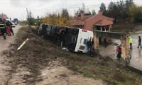 Yolcu otobüsü devrildi: 33 yaralı 