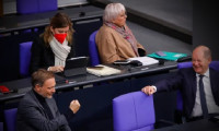 Alman vekiller 'donuyor': Mecliste 'buz devri'