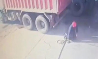 Hava basılan kamyon lastiği patladı