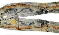  Dünyanın bilinen en eski kot pantolonu rekor fiyata satıldı