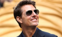 Tom Cruise hayranlarına helikopterden atlayarak teşekkür etti