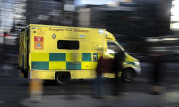 İngiltere'de ambulans çalışanları da greve gitti