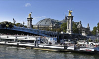 Paris'te tur gemisi çalışanları greve gitti