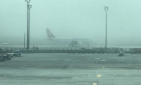 İzmir'de yoğun sis, uçak seferlerini iptal ettirdi