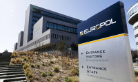 Europol'den 25 ülkede para aklama operasyonu!