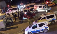 Kırmızı ışıkta 2 otomobile ateş açıldı: 2 kadın öldü, 1 yaralı 