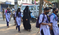 Hindistan'da okullar yeniden açıldı
