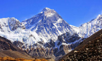 80 Kat hızlı eriyor! Everest Dağı’nda son 25 yılda 2 bin yıllık buz kaybedildi
