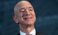 Jeff Bezos’un yatına çürük yumurta atma etkinliği!