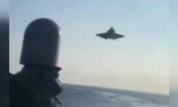 ABD, düşen F-35 uçağını denizden çıkarmaya çalışıyor