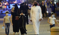 Suudi Arabistan, ülkeye gelenlere yönelik kısıtlamaları kaldırdı