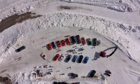 Uludağ'da kar üzerinde otomobillerle gösteri