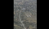 Ruslar Ukrayna'da bir köyü böyle bombalıyor